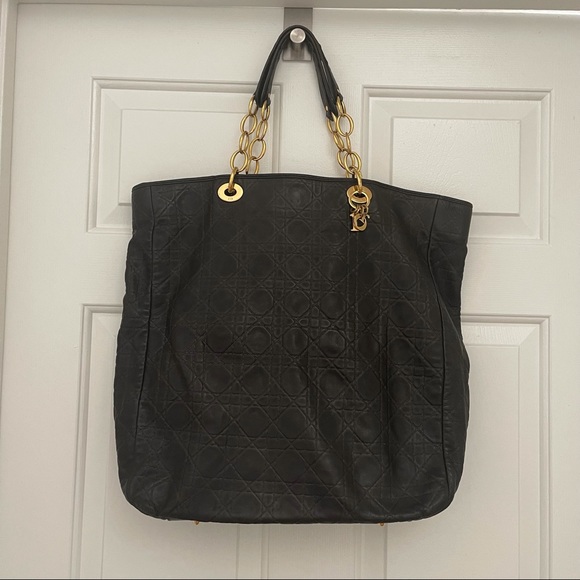 CHRISTIAN DIOR
Quilted Cannage Large Chain Tote - Picture 2 of 15